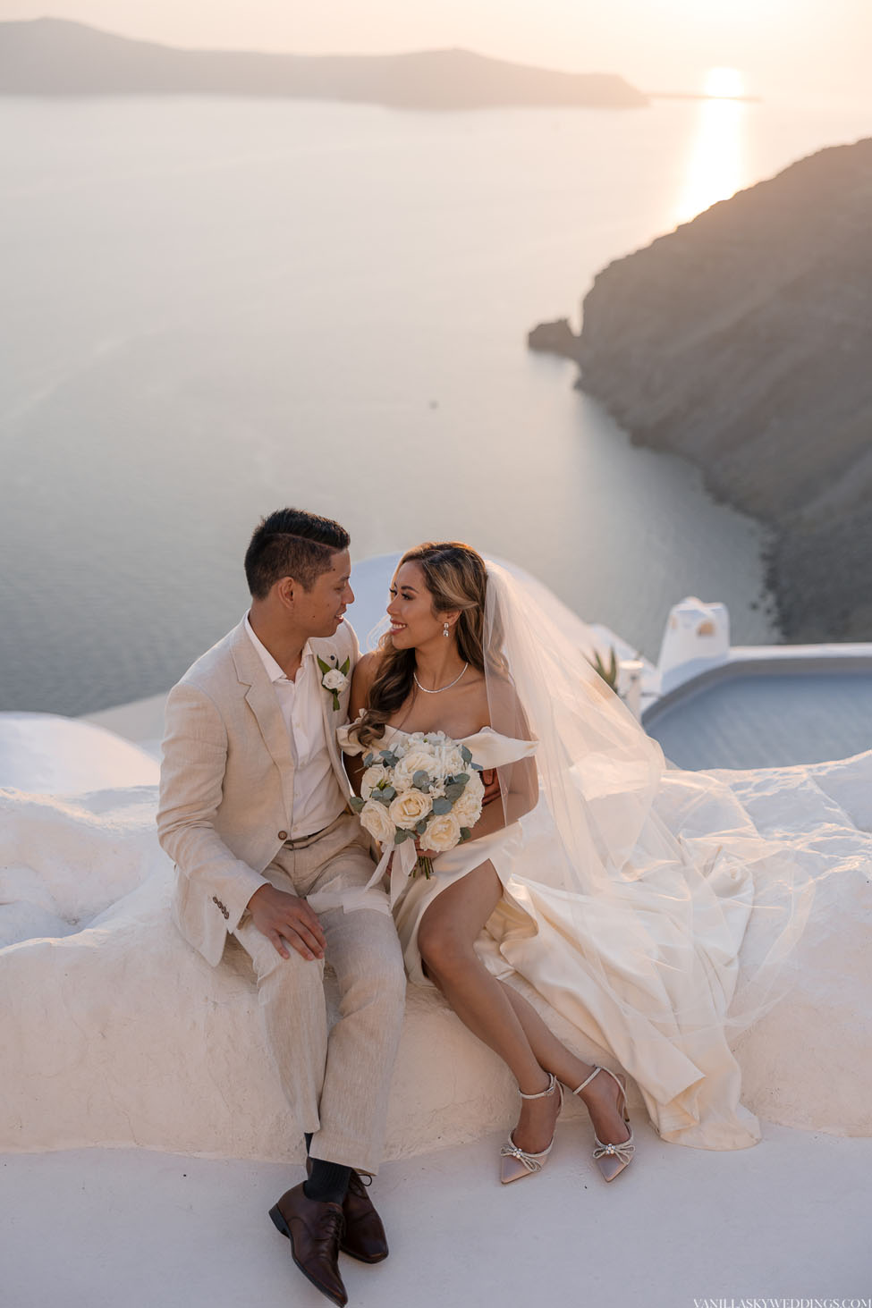 a&a_intimate_elopement_dana_villas_location_santorini_greece